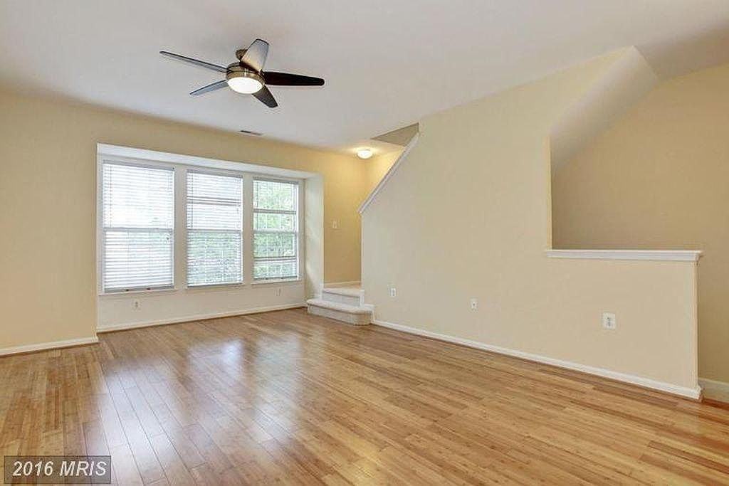 23138 Blackthorn Sq - Photo 3 of 11