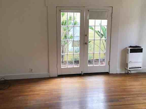 1311 Bates Ave - Photo 3 of 4