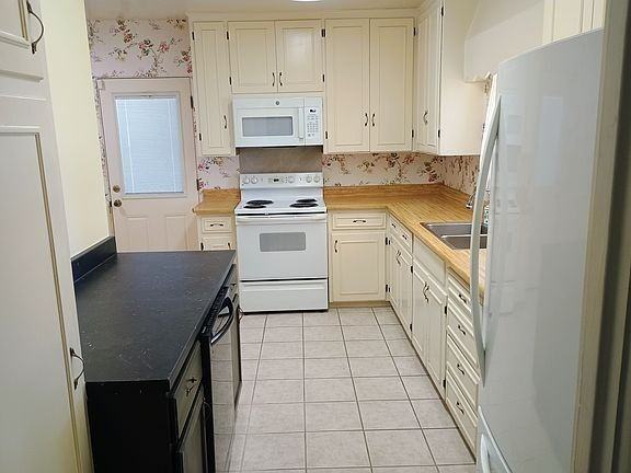 4216 E Cambridge Ave - Photo 3 of 13