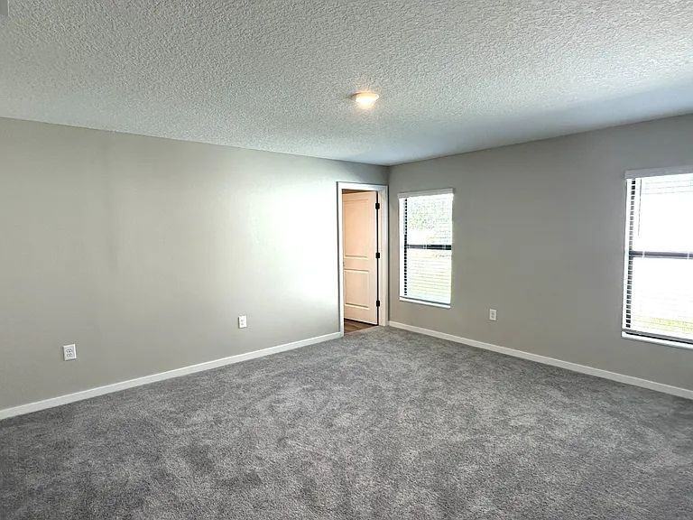 5745 Deep River Ave - Photo 7 of 12
