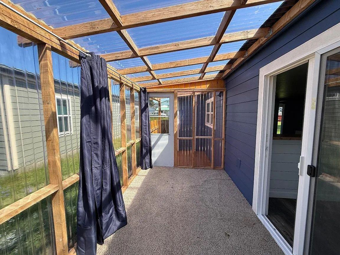 358 S Wall St - Photo 2 of 26