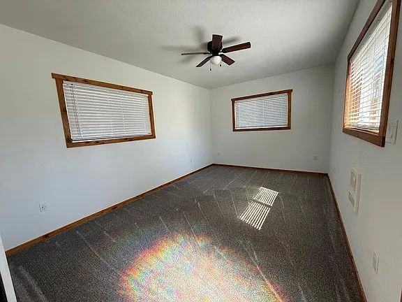 358 S Wall St - Photo 3 of 26