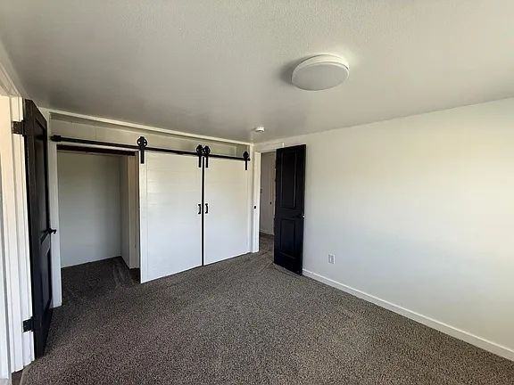 358 S Wall St - Photo 5 of 26