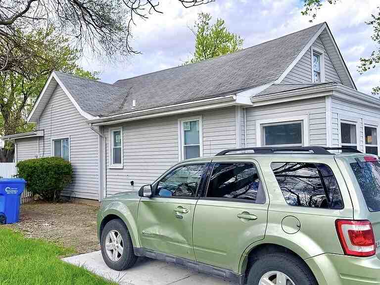 8309 Maxwell Ave - Photo 2 of 13