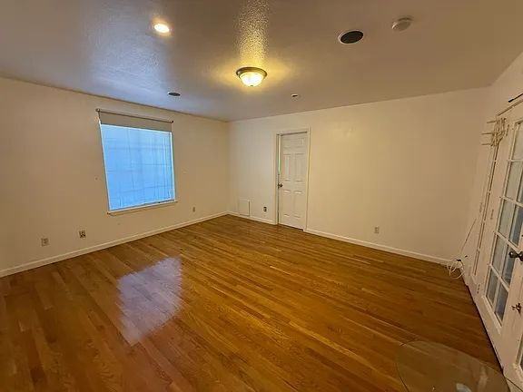 138 16th St - Photo 2 of 4