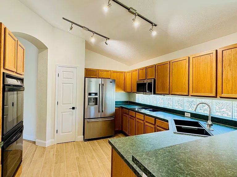 5825 Hawkwood Ct - Photo 6 of 27