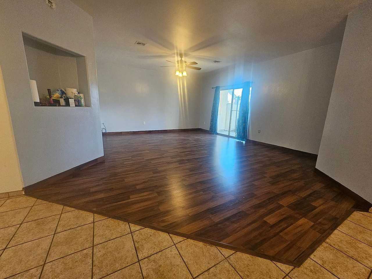 2047 W Bramburgh Ct - Photo 2 of 15