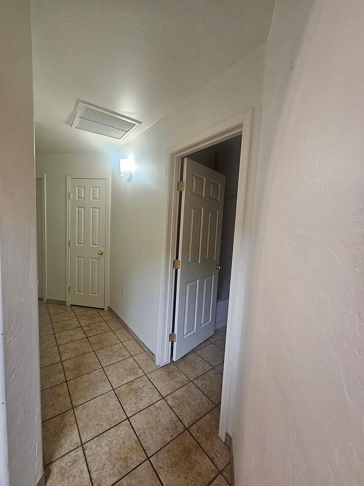 2047 W Bramburgh Ct - Photo 7 of 15