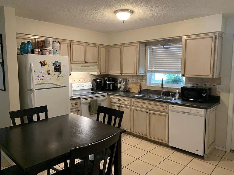 2274 Capri Dr - Photo 7 of 15