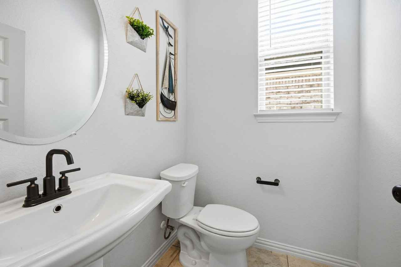 12901 Stanford Dr - Photo 4 of 15