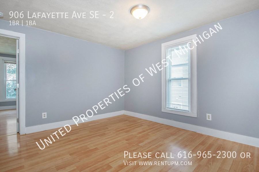906 Lafayette Ave Se #2 - Photo 4 of 18