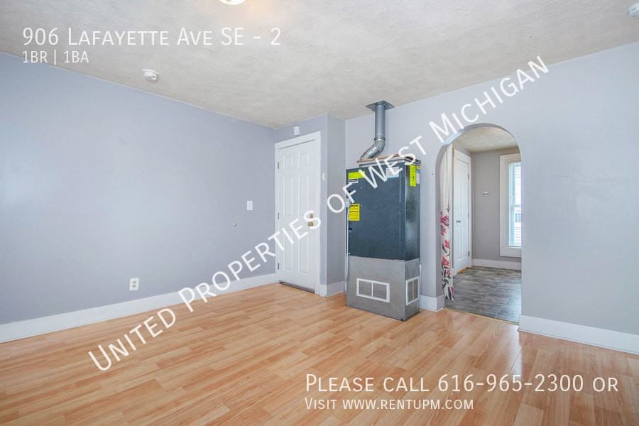 906 Lafayette Ave Se #2 - Photo 5 of 18