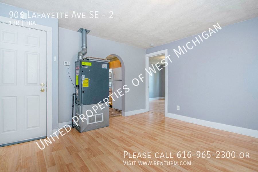 906 Lafayette Ave Se #2 - Photo 6 of 18