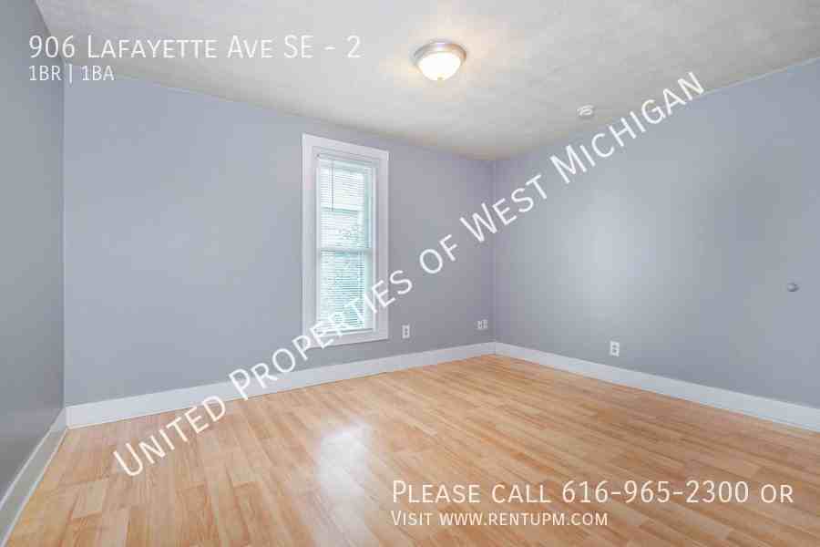 906 Lafayette Ave Se #2 - Photo 7 of 18