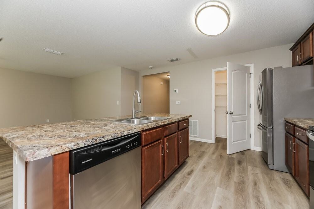 12331 Glimmer Way - Photo 7 of 16