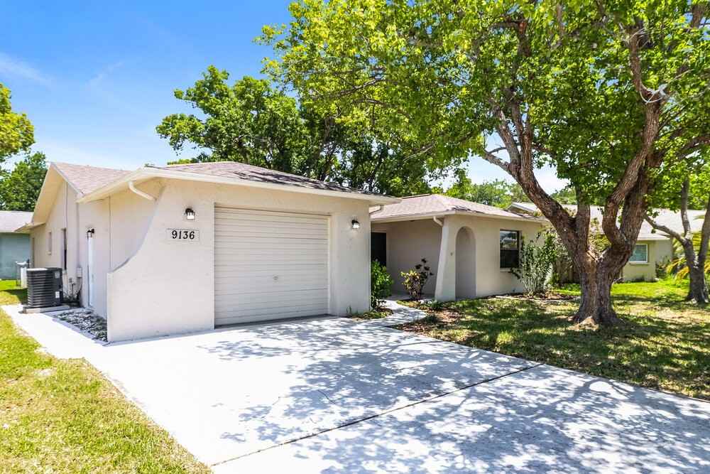 9136 Lometa Ln - Photo 3 of 16