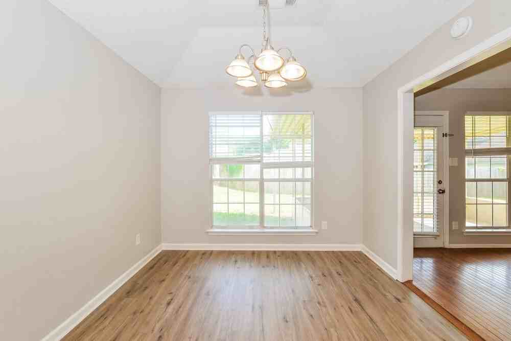 6899 Gallop Dr - Photo 7 of 17