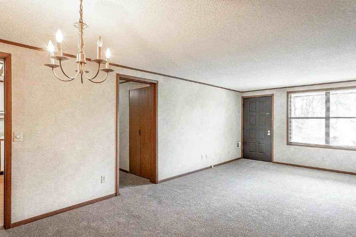 The Beverly Apartments - Photo 6 of 31