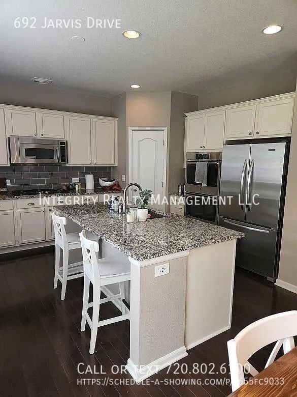 692 Jarvis Dr - Photo 3 of 25