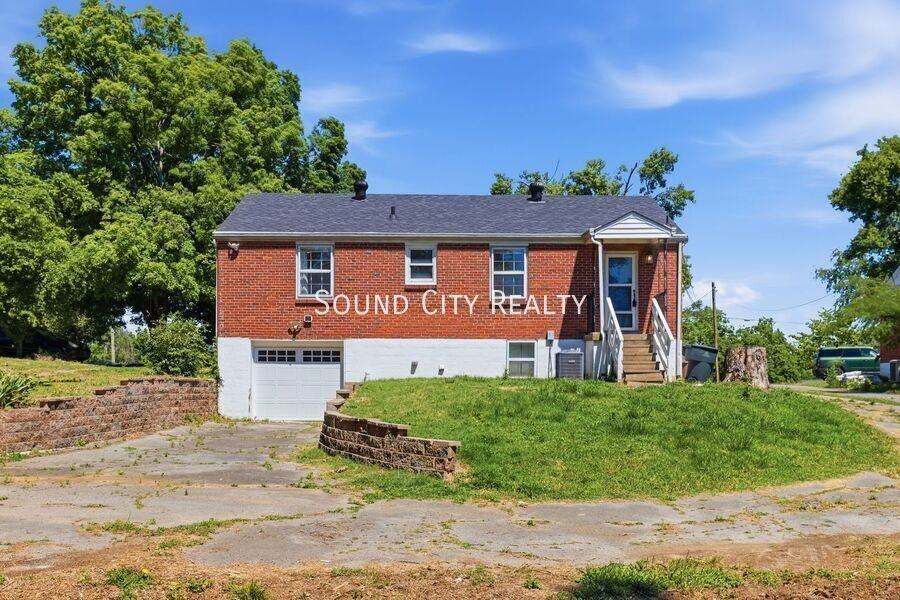 1915 Lebanon Pike - Photo 2 of 30