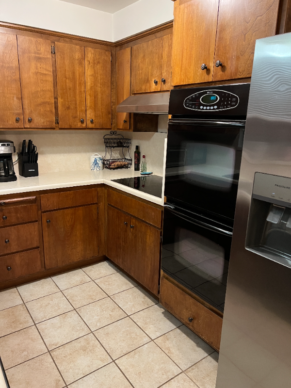 1041 Clarendon St - Photo 3 of 10