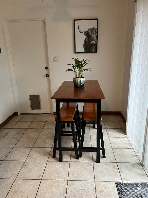 1041 Clarendon St - Photo 7 of 10