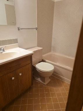 2349 W Newton St #202 - Photo 6 of 8