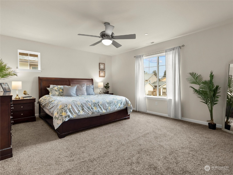 2212 Village St Ne - Photo 3 of 28