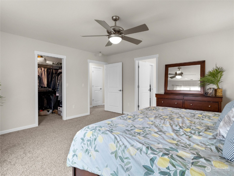 2212 Village St Ne - Photo 4 of 28