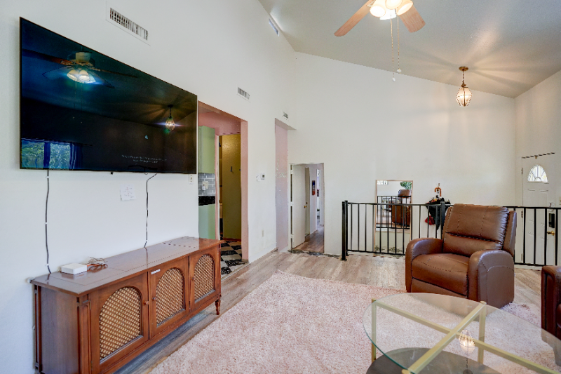 2807 Willow Creek Rd - Photo 4 of 12
