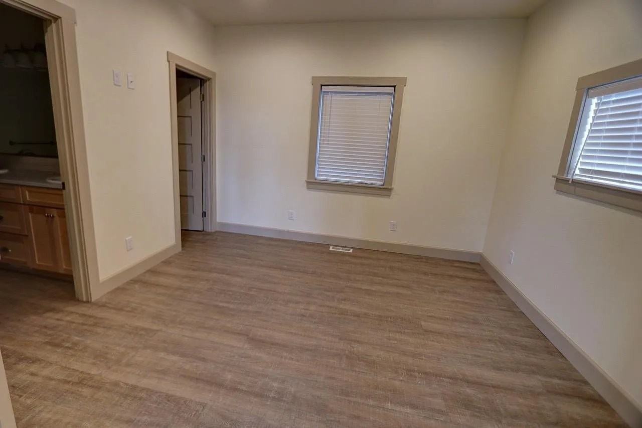 419 Nw High St - Photo 6 of 18