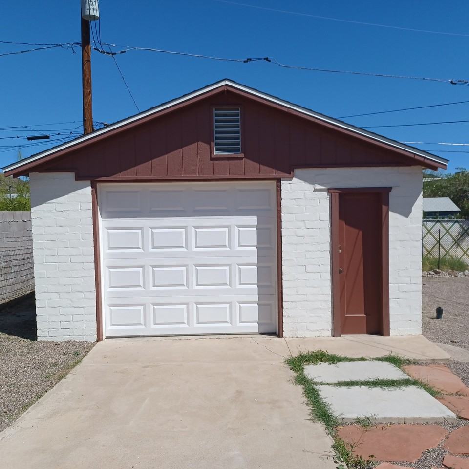 9809 N 2nd Way - Photo 3 of 10