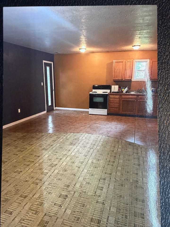 449 Center St Rear #B - Photo 3 of 7