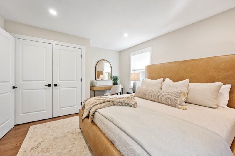 404 Oxford St N - Photo 7 of 12