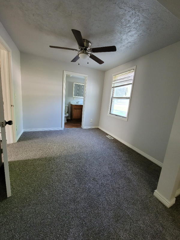 549 15th St - Photo 6 of 15