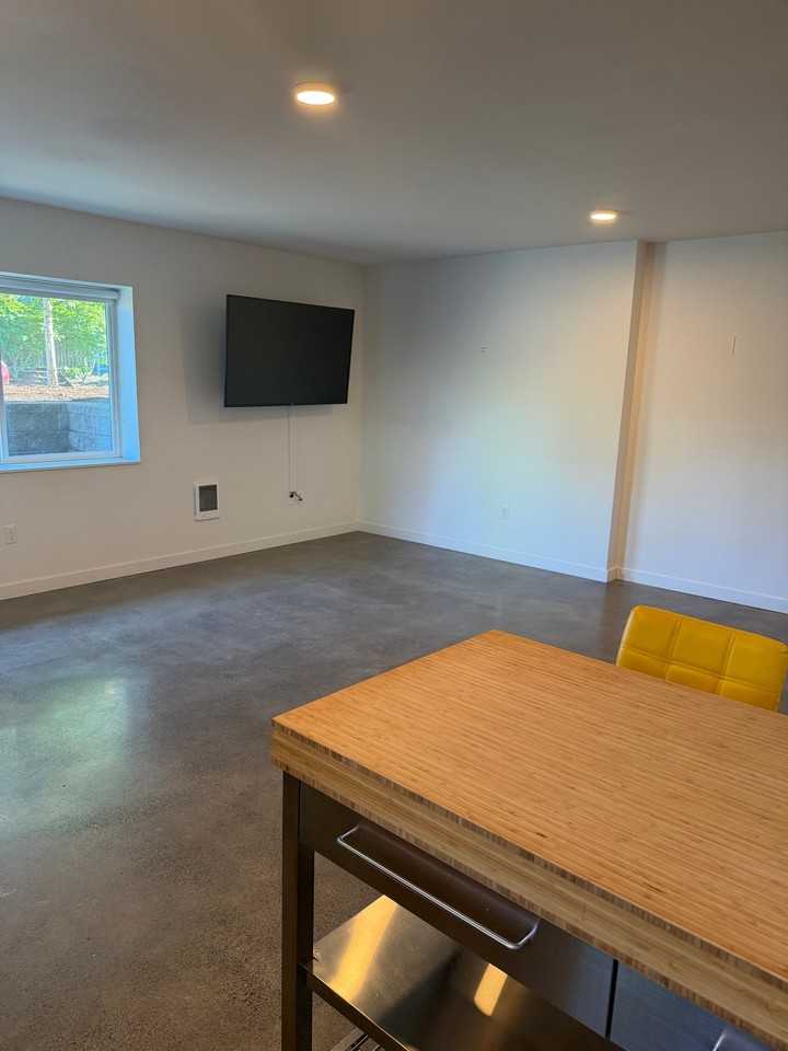 1755 Ne Skidmore St #B - Photo 5 of 9
