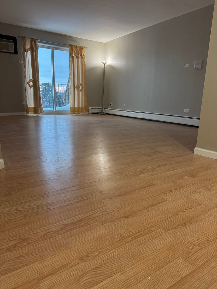 252 Shorewood Dr - Photo 5 of 10