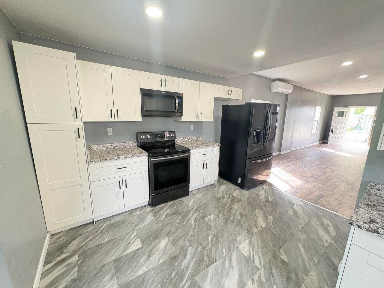 206 Mccook Ave - Photo 4 of 26