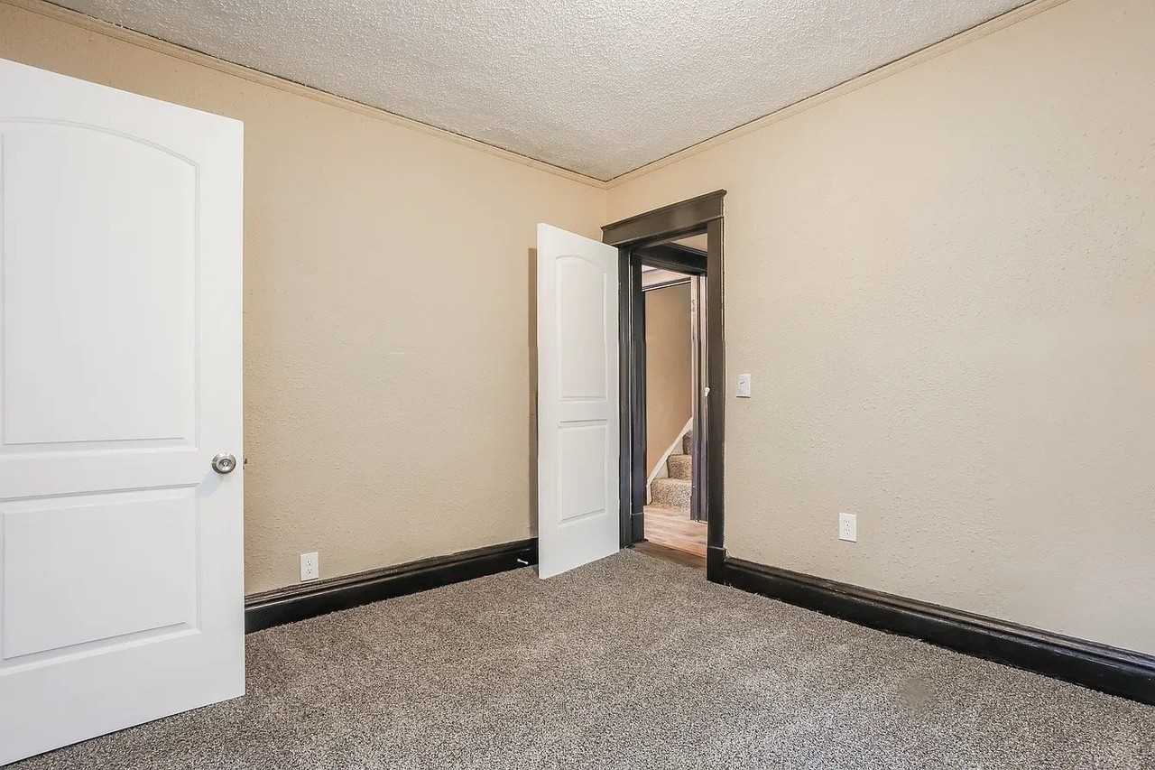 3811 E 36th St - Photo 3 of 6
