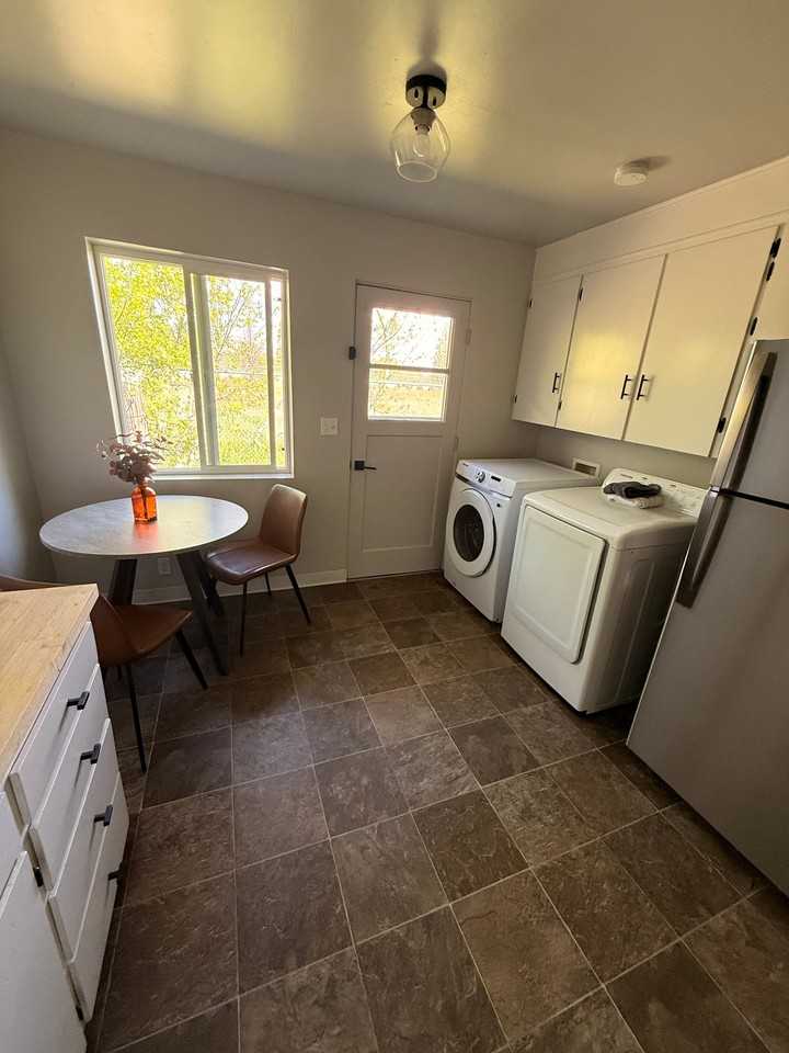 1621 W Olympia Dr - Photo 3 of 6