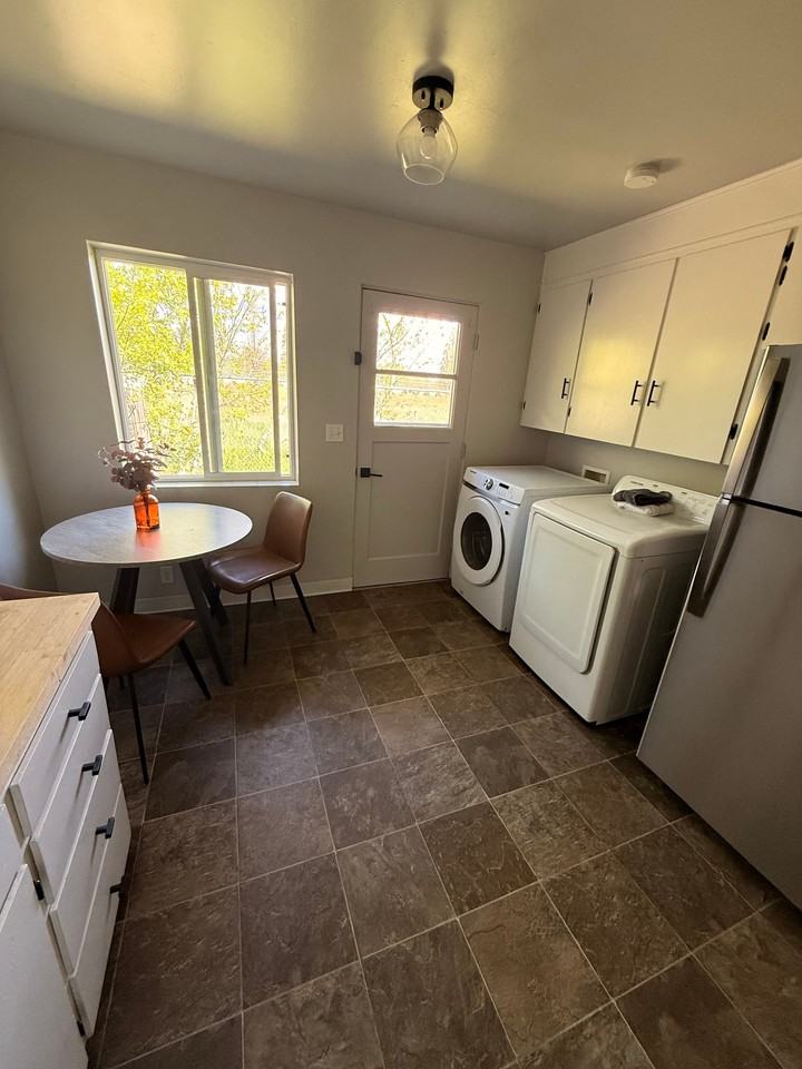 1623 W Olympia Dr - Photo 3 of 6