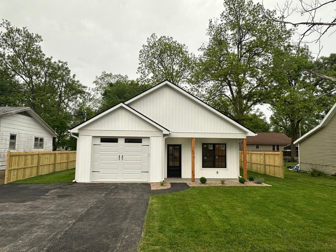 1104 Main St - Photo 2 of 19