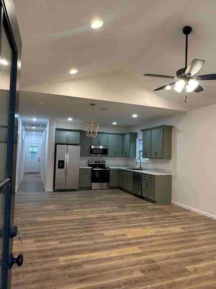 1104 Main St - Photo 3 of 19