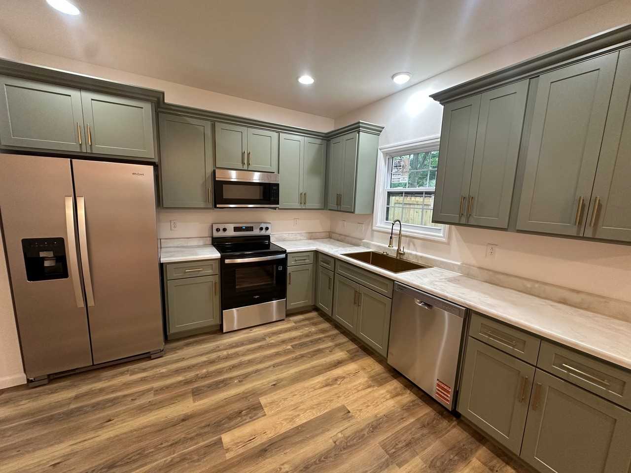 1104 Main St - Photo 5 of 19