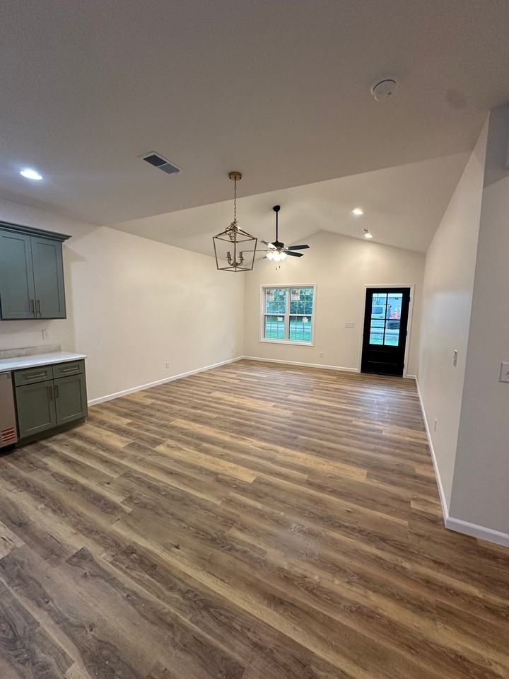 1104 Main St - Photo 6 of 19