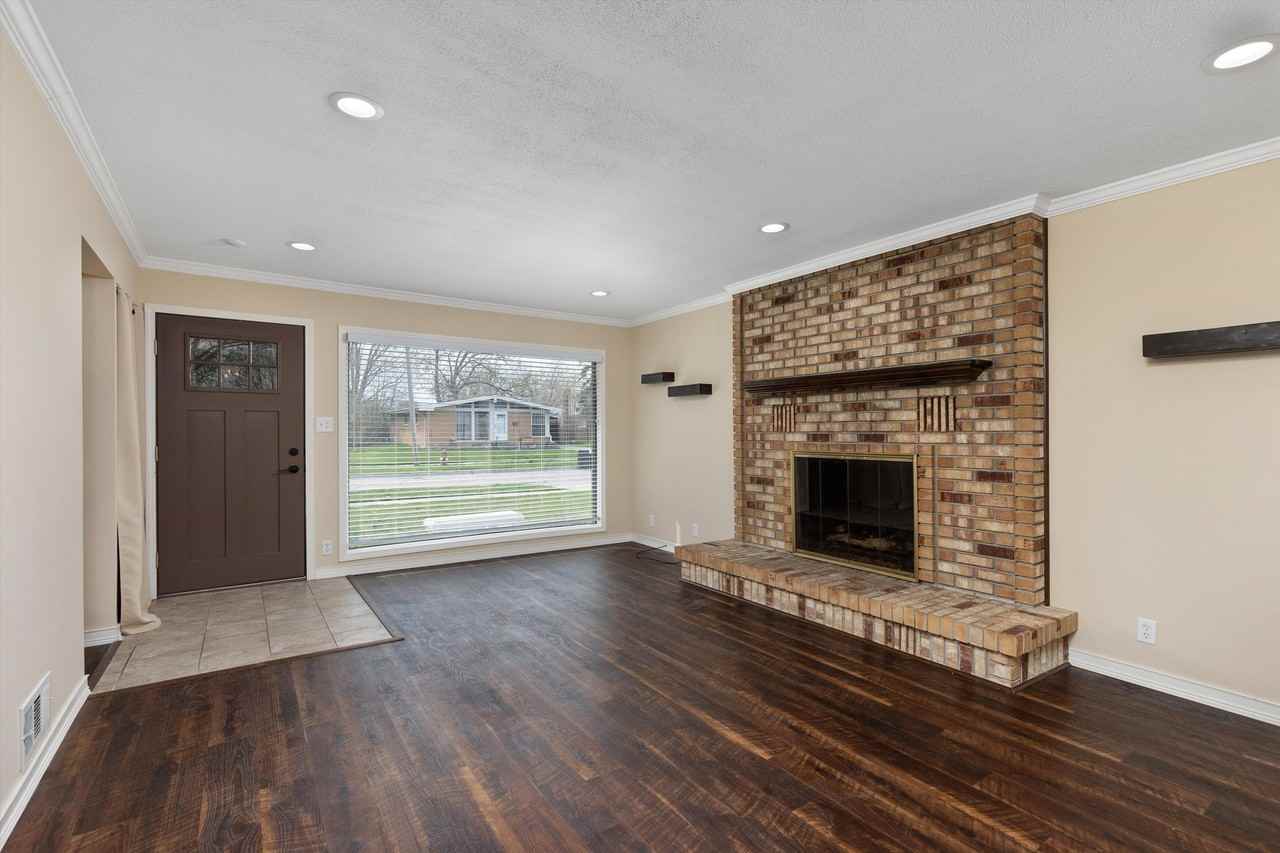 31810 Briar Ln - Photo 2 of 15
