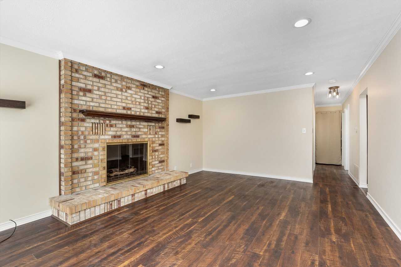 31810 Briar Ln - Photo 3 of 15
