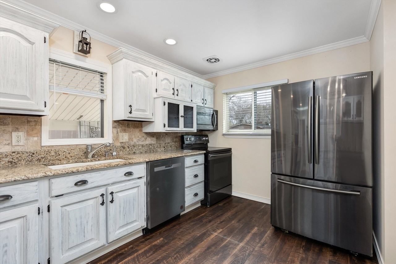 31810 Briar Ln - Photo 4 of 15
