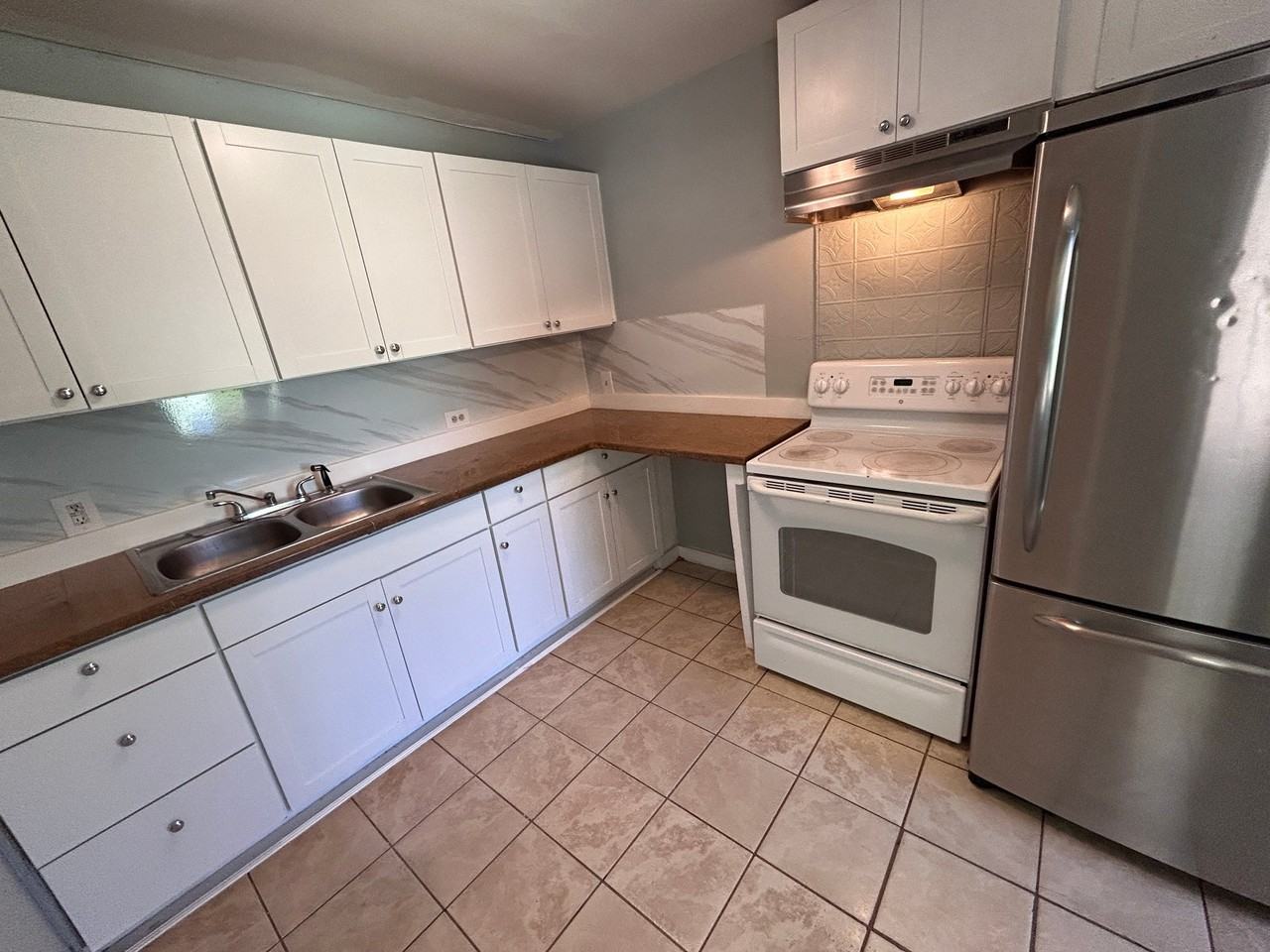 5565 Minosa Cir E - Photo 5 of 14