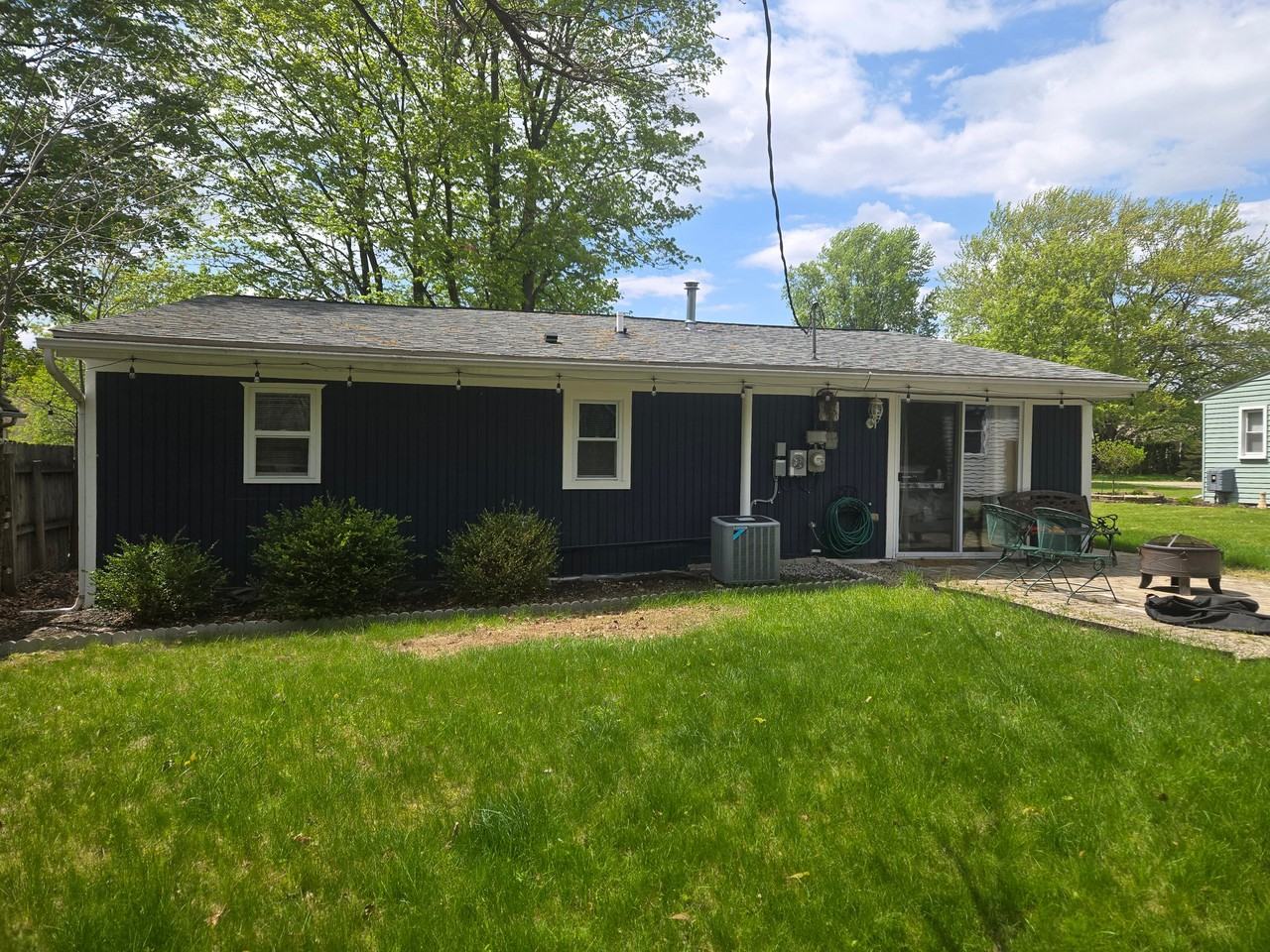 18334 Irving St - Photo 3 of 10